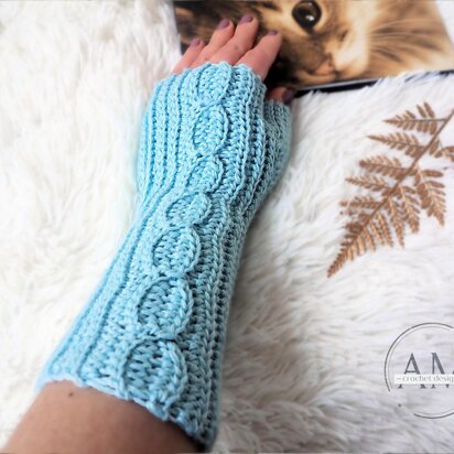 Cables knit-look long mitts