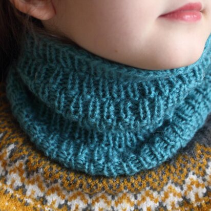 Peregrine Cowl for Aran yarn