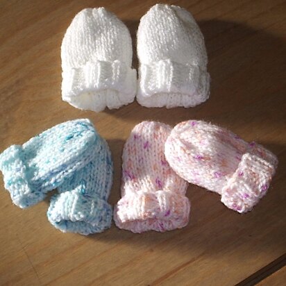 Baby Mittens quick and easy straight needles knitting pattern premature newborn and 0-3mths