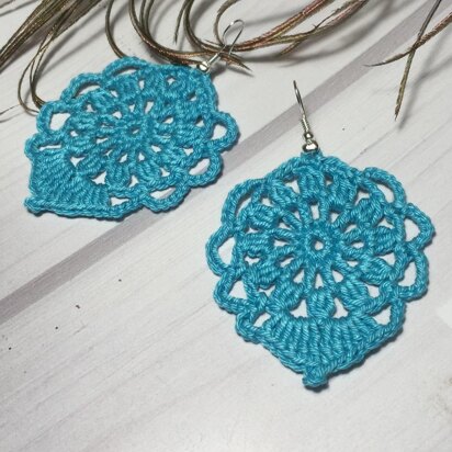 65. Flowery openwork earrings