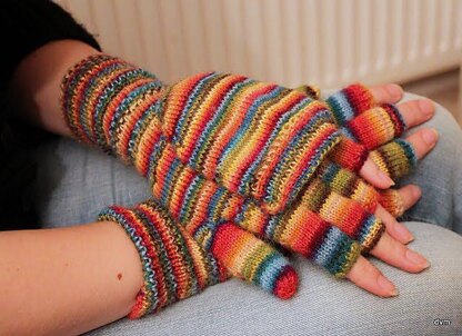 Smartphone friendly mitts