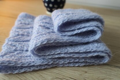 Tiny Leaves Scarf