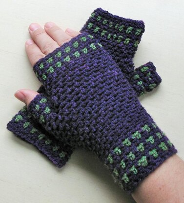 Studded Moss Stitch Gloves