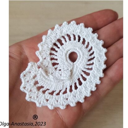 Antique crochet curl