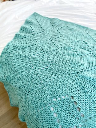 Criss Cross Solid Granny Blanket