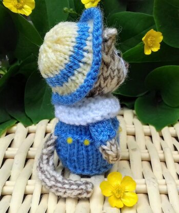 Little Easter Kitten - Creme Egg Cover