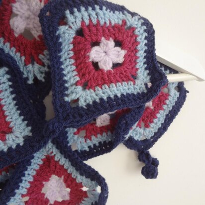 Daisy Granny Square Scarf