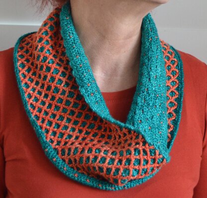 Reversible Diamond Cowl Scarflette