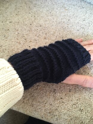 Easy peasy fingerless mitts