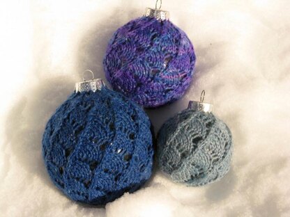 Holiday Ornaments 2: Drifting Cables & Scallops
