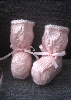 Olivia Bonnet & Booties Set (DK)