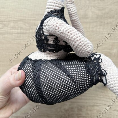 Gothic Pinup doll + Videos
