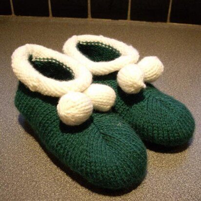 Adult Mistletoe Slippers - knitting pattern