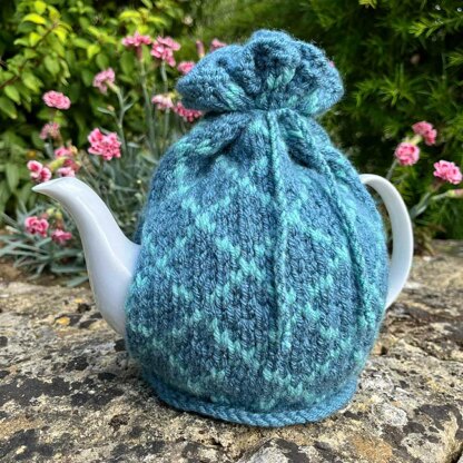 Diamond Patterned 4 Cup Teapot Cosy Knitting Pattern.