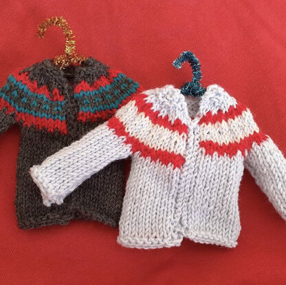 Tiny Christmas jumpers for the tree