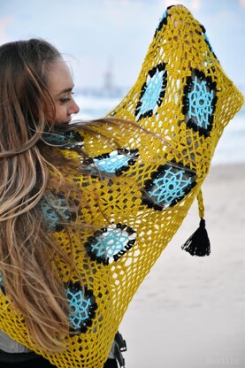 Saga crochet shawl with tassels