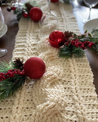 Rustic Cable Stitch Table Runner_
