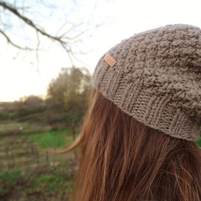 Simple slouchy textured hat - knitting pattern