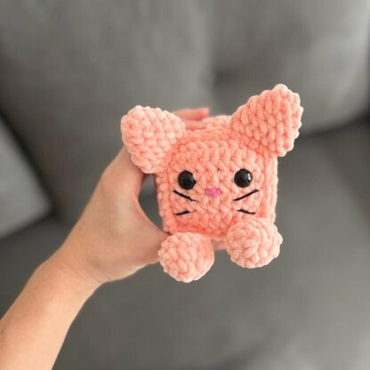 Loaf cat cube crochet pattern. PDF plush kitten tutorial. Cute Amigurumi.