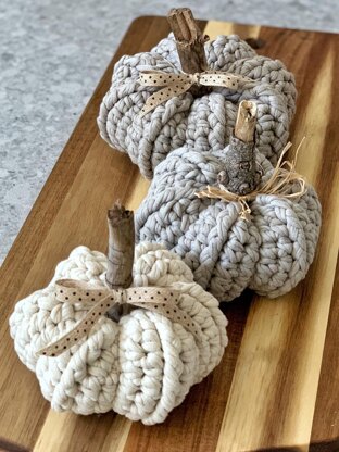 066 Farmhouse Pumpkins