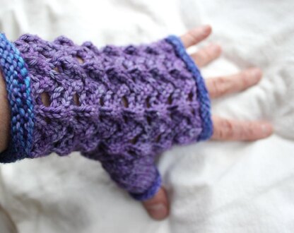 Prickles Cowl & Mitts