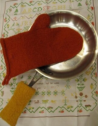 Felted Oven Mitts & Pot Handle Sleeves