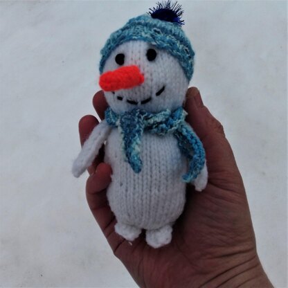 Small knit snowman