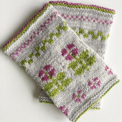 Handstulpen Flowers - knitting pattern