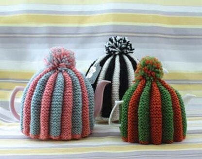 Classic Pleated Tea Cozy in Patons Classic Wool Worsted