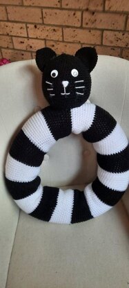 Midnight the Cat Halloween Wreath Crochet Pattern