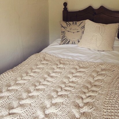 SJS Chunky Cable Knit Throw