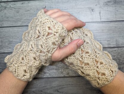 Spring Shells Fingerless Gloves