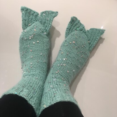 Sequin Mermaid Tail Socks - knitting pattern