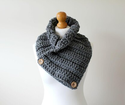 A06 Eliana Cowl