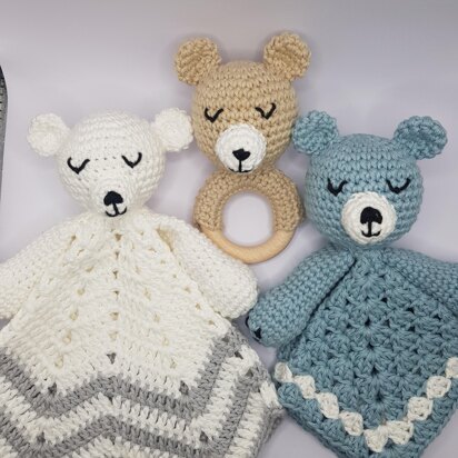 Crochet bear comforter and teether