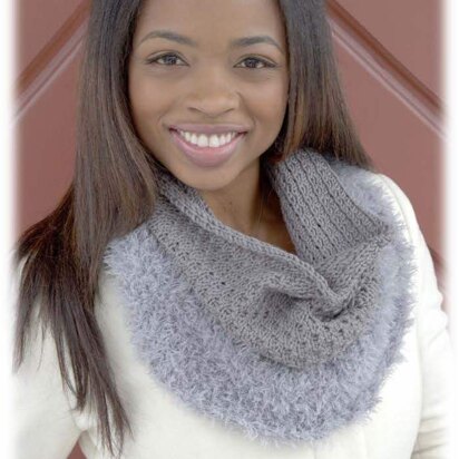 Tuck Stitch Cowl in Plymouth Yarn Arequipa Worsted & Fur - 2899 - Downloadable PDF