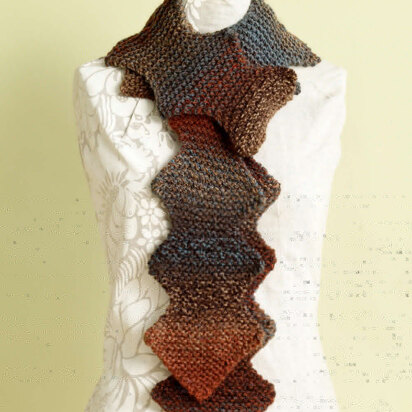 Woodland Path Scarf in Lion Brand Tweed Stripes - L0478