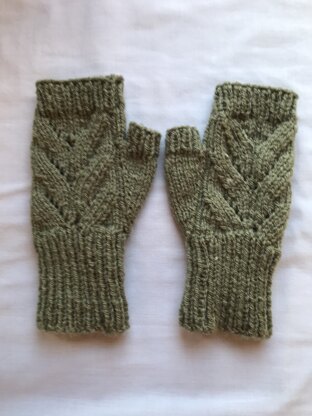 Leaves Fingerless Gloves