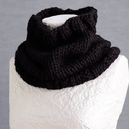 Basic Cowl in Lion Brand Wool-Ease Thick & Quick - L0412B