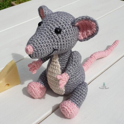 Roscoe the Rat - UK Terminology - Amigurumi