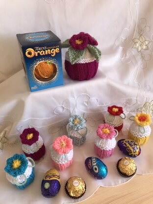 PRIMROSE EASTER EGG AND CHOCOLATE ORANGE COVER KNITTING PATTERN