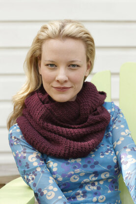 Thermal Knit Cowl in Lion Brand Superwash Merino Cashmere - L0075AD