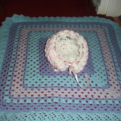 Knitted trim crochet blanket