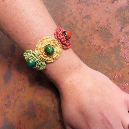 Bracelet "Big Flowers and pearls"