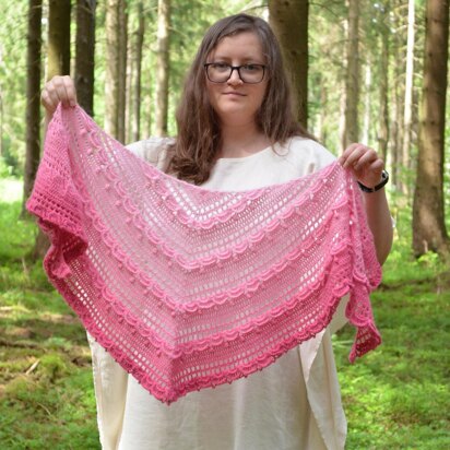 Strawberry Cupcake shawl CAL