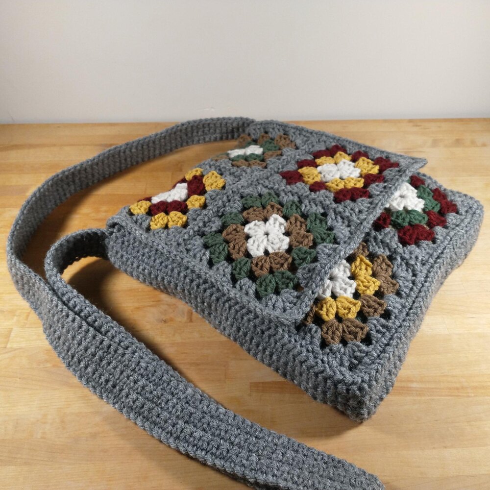 Easy crochet granny square crossbody bag!, granny square, crocheting, bag, Easy crochet granny square crossb…