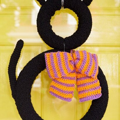 Superstitious Black Cat Wreath in Red Heart Super Saver Economy Solids - LW5376 - Downloadable PDF