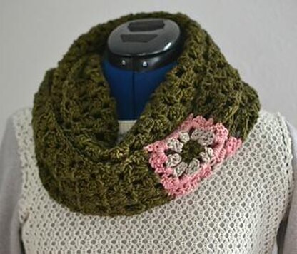 Granny square flower cowl neckwarmer