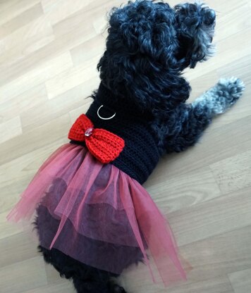 Häkelanleitung Hundegeschirr mit Tüllkleid