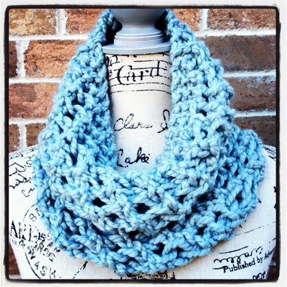 Lacy Chunky Cowl